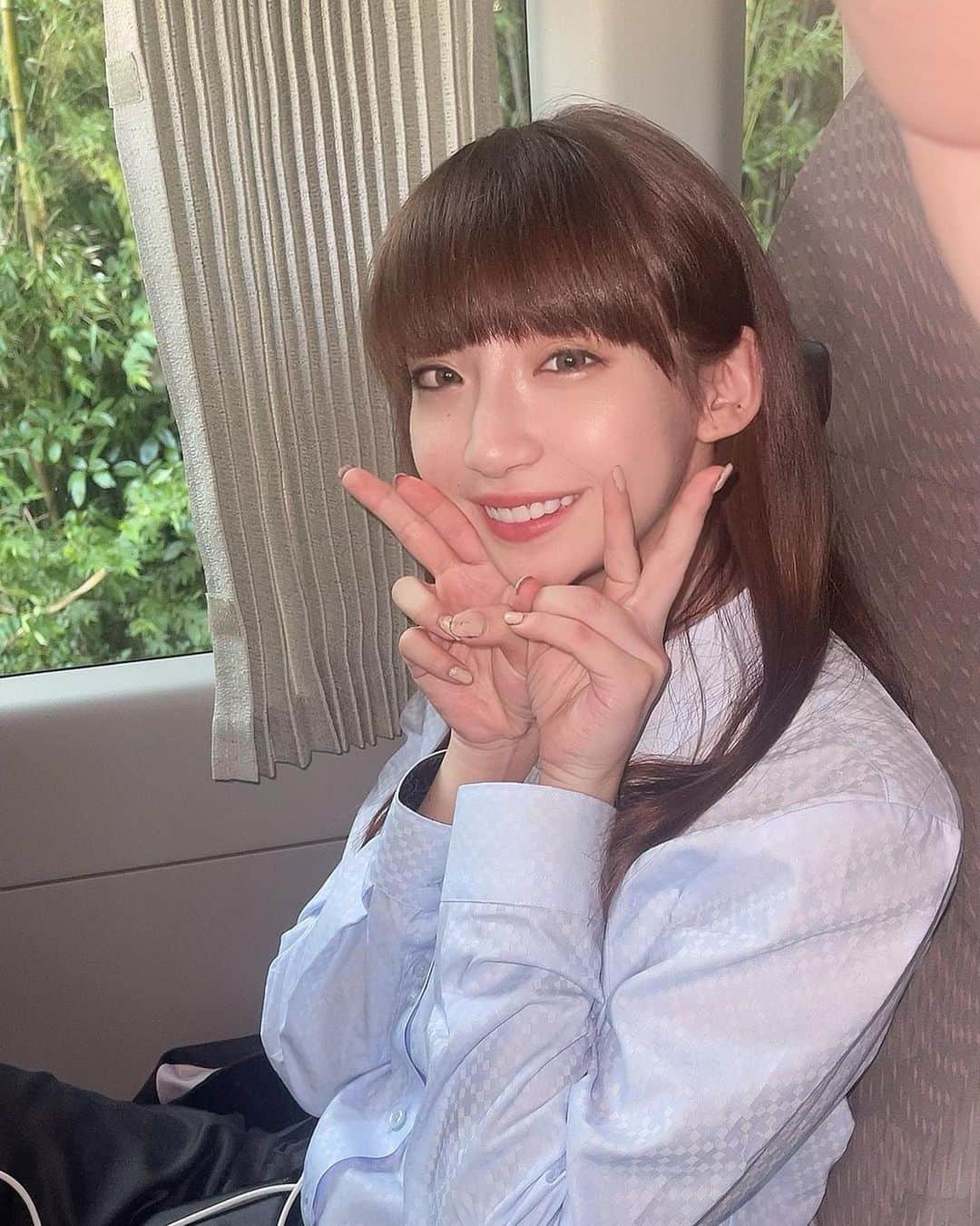 荻野由佳のインスタグラム：「今日は朝から撮影をしています～！ でも、今日も、暑すぎ～～😭」