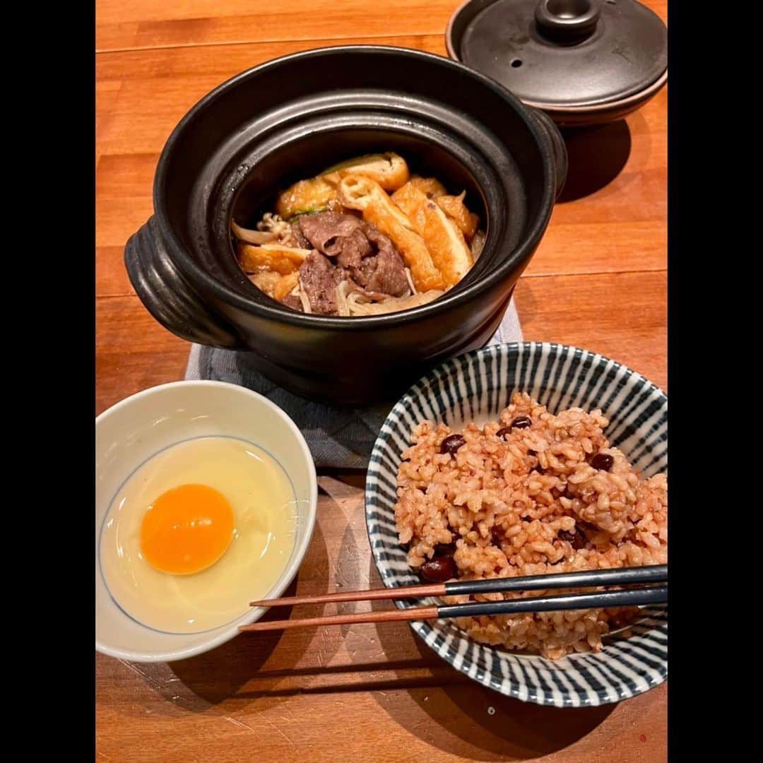 木村拓哉さんのインスタグラム写真 - (木村拓哉Instagram)「⁡ ⁡ ⁡ 「すき焼きぃ〜❕ しっかり食べて、しっかり動く❕ じゃないと、この暑さに負けてしまいそう…。 負けませんよ❕ では、いただきます❕🙏」 ⁡ PEACE‼︎ ⁡ STAYSAFE! ⁡ 拓哉 #木村拓哉#TakuyaKimura」8月8日 17時10分 - takuya.kimura_tak