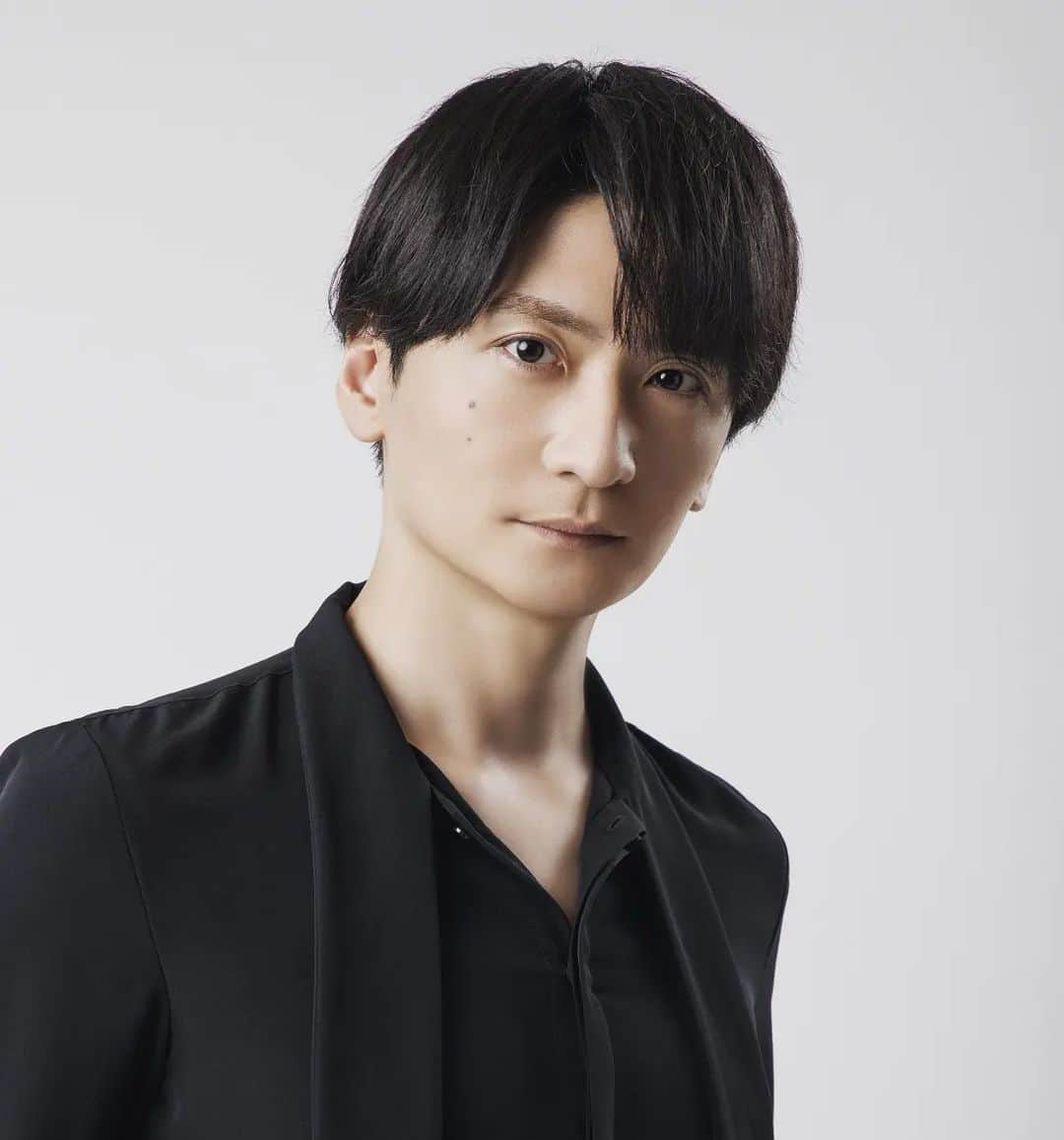 島﨑信長のインスタグラム：「島﨑信長 OFFICIAL FAN APP Release‼⁡ →https://subscription.app.c-rayon.com/app/shimazakinobunaga/home」