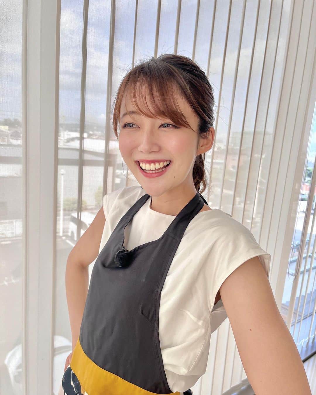 澤井志帆さんのインスタグラム写真 - (澤井志帆Instagram)「.2022.8.8 ⁡ きょうはキラキラクッキングロケ🍳🤍 ⁡ 新しいエプロンが可愛くてウキウキ気分でした💛 ⁡ 今回もとっても簡単で美味しい本格料理を作ってきましたよー！ 放送をお楽しみに🤭 ⁡ ⁡ #DaiichiTV#まるごと#アナウンサー#アナウンサー衣装」8月8日 18時20分 - shiho_sawai