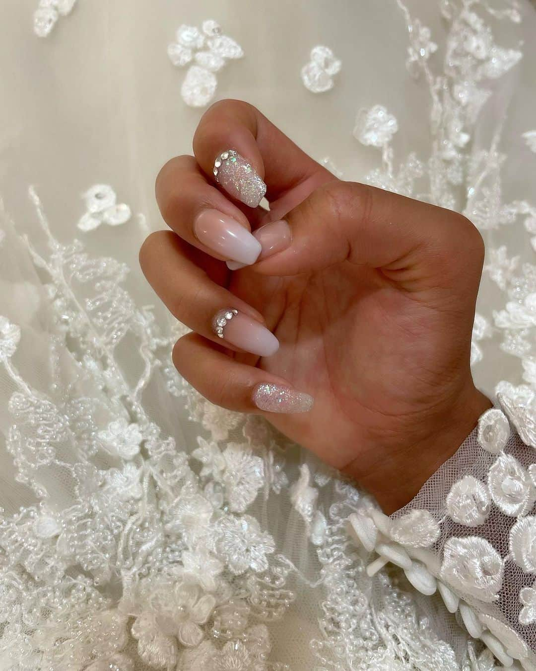 木佐貫まやさんのインスタグラム写真 - (木佐貫まやInstagram)「Wedding nails💍🦋✨  Always thank you 💫 @relum_shu  @relum_kaho」8月8日 19時19分 - maaayaofficial