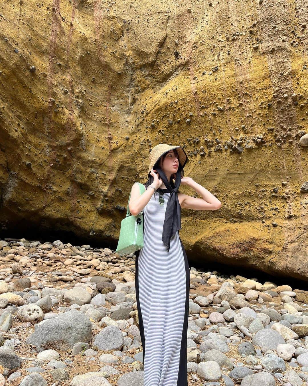 きなりのインスタグラム：「旅行行けるようになって麦わら帽やっとかぶれたすんごい可愛い帽子🥰」