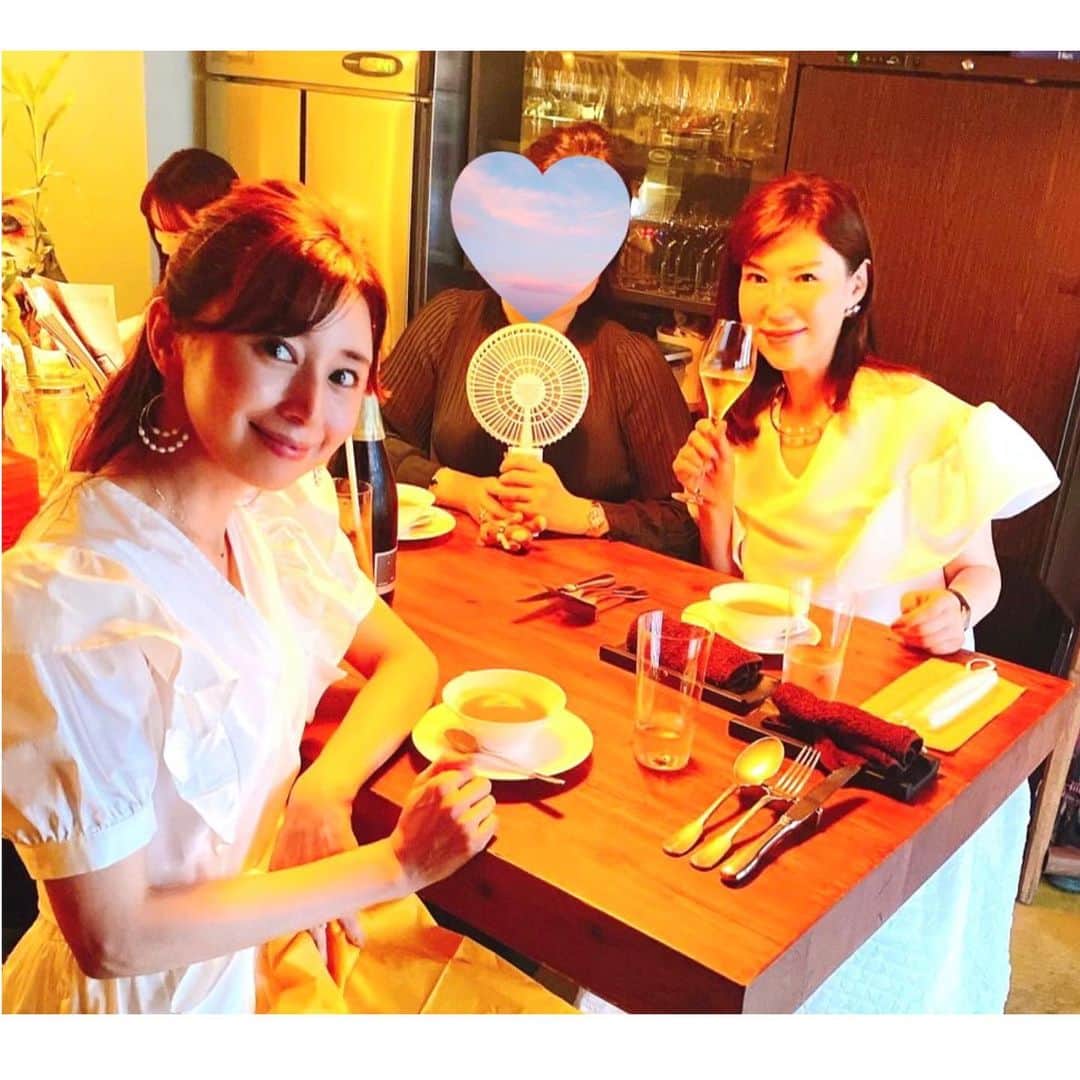 中野公美子のインスタグラム：「先週、グルメ会にご一緒させていただきました😊 ほぼ初めてお会いするお食事会だったけど、 私達の共通点がももらーなので、 あっという間に仲良しさん💕 それにお二人共お美しく、 さすが美意識高い✨ 美味しく楽しい夜でした❣️ また次回も楽しみにしております🥰  #グルメ会 #ももらー #美容好き #フレンチ #halu」