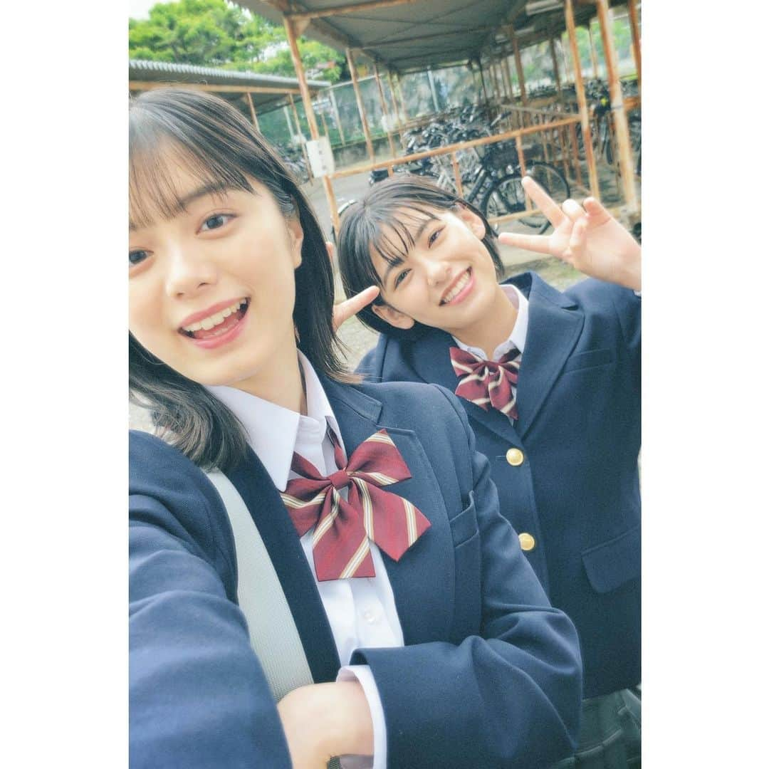 池田朱那さんのインスタグラム写真 - (池田朱那Instagram)「. 「ふたりの背番号4」 第3話ありがとうございました︎︎☺︎  セカンドの守備練習のシーンは本当に 緊張した…😳 ノックを受けるなんて久しぶりだったけど 楽しかったぁ⌄̈⃝  かわいいかわいいこんちゃんと💕 @ayaka_konno_official   TVerやGYAO!で見逃し配信をしているので 是非ご覧ください⠉̮⃝  最近は甲子園を見ながら感動する毎日です。 甲子園の土を踏むためにどれだけ頑張ってきたのか計り知れない  暑さが心配だけどどうか身体には気をつけて 最後まで楽しんで欲しいな。 応援しています！！  #ふたりの背番号4 #甲子園」8月8日 19時57分 - ikeda_akana