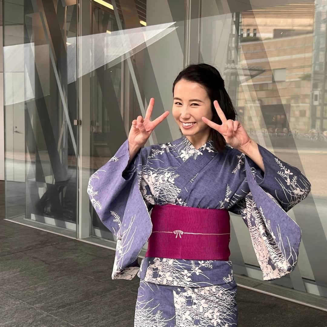 テレビ朝日アナウンサー公式さんのインスタグラム写真 - (テレビ朝日アナウンサー公式Instagram)「こちらも久々の待ち受け撮影だった #森川夕貴 アナ。 クールな印象の強い森川さんですが、こんなにキュートな笑顔も！ 撮影の合間、ずっと猫ちゃんの話を聞かせてくれました。#源氏物語 @_genjimonogatari_  浴衣待ち受けコンテンツは プロフィール欄にURLを掲載しています。」7月25日 12時00分 - tvasahi_announcers