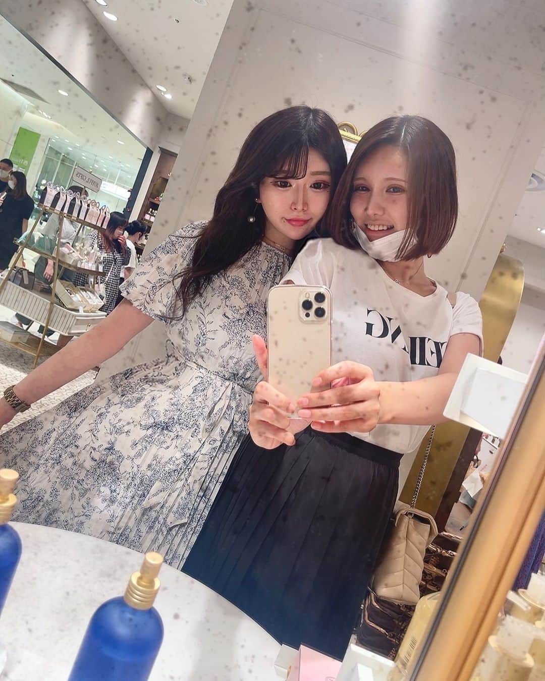 一条ラムのインスタグラム：「_ _ お互いいい買い物できてよかったね🥹🫶💗 ここの鏡汚れすぎてない？www . #me #selfie #follow #followforfollowback #名古屋 #名古屋parco #高島屋名古屋」