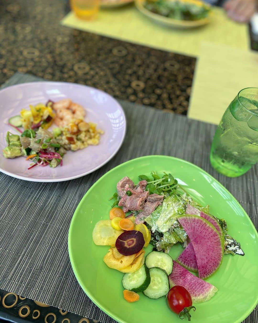若井久美子さんのインスタグラム写真 - (若井久美子Instagram)「シェラトングランデ東京ベイでランチ🍽 とにかく種類が豊富で見ているだけでワクワクしました🥹 ハワイアンフェアが（8月31日まで）開催されていて、美味しいハワイアン料理がたくさん食べられました😇✨ 舞浜のホテルでは珍しくガーデンエリアに屋外プールがあって、とっても素敵でした💓いつか必ず来たいな☺️  #シェラトングランデ東京ベイ #東京女子部 @tokyo_joshibu #PR #舞浜 #舞浜ホテル」7月25日 7時13分 - wakai_kumiko