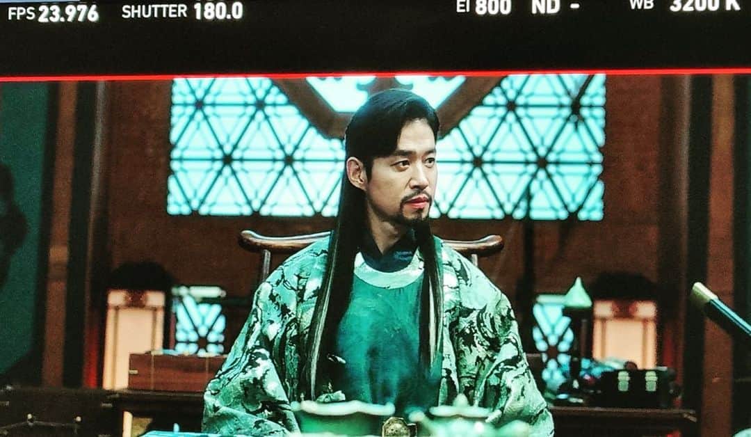 ユ・ジュンサンさんのインスタグラム写真 - (ユ・ジュンサンInstagram)「기다리리다  #환혼 #박진 #김도주 #yujunsang」7月25日 8時26分 - yujunsang1128