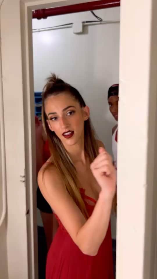 のインスタグラム：「Whilst applying my @funnygirlbwy face, I hear a rap upon my dressing room door…」