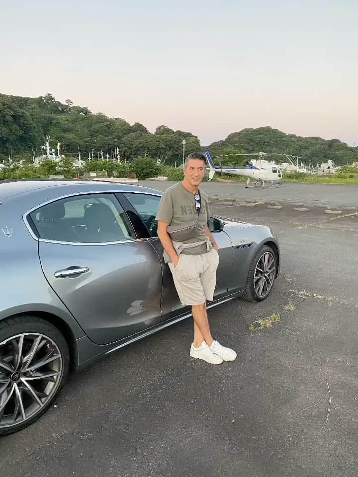 パンツェッタ・ジローラモのインスタグラム：「#oneday #withfriends #fly #youaretheonlyone #supercars #supermachine #superboat #superfriends #replay #maserati #damiani #yasudashipyardgroup #ambasciataditalia #viva #mike #izupeninsula #伊豆 #helicopter #baldoria」