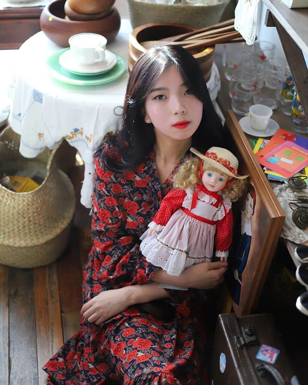 Photographer_善甫(선보)のインスタグラム：「덥고 습할 땐 션한 카페촬이 최고 😁」