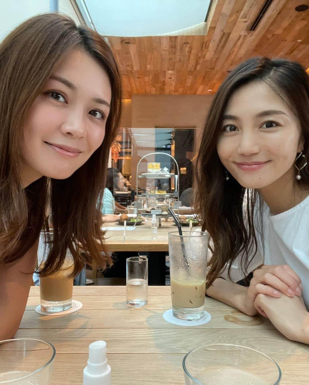 佐藤美央里さんのインスタグラム写真 - (佐藤美央里Instagram)「久しぶりにおっぱとランチ🍴💓気づけば会うのが2年ぶりくらいでびっくり‼︎😳  相変わらず綺麗で☺️見た目も中身も出会った10年前から変わらず素敵レディ✨話が尽きなくて楽しかったー！なかなか会えないけど、また次回💓💓誘ってくれてありがとう😆」7月25日 21時20分 - miori_sato14