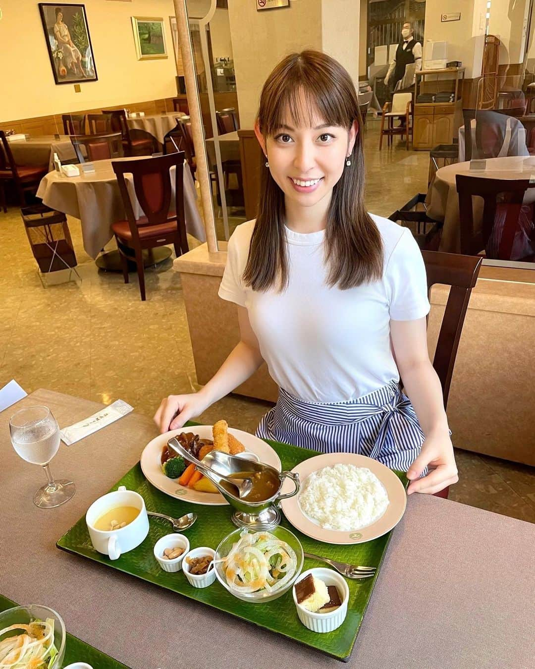 今井麻椰のインスタグラム：「函館の老舗洋食店！五島軒さんにご招待いただきました🍽✨  父と母が昔デートをしていたレストラン😂🫶 私も幼い時の思い出の場所なので、お声掛けいただいた時は不思議な気持ちになりました！  アトツギの経営者仲間として、一緒に道南を盛り上げていきます☺️✨  当時デート中の両親に言いたいわ！笑  #北海道 #函館 #老舗 #洋食 #五島軒」