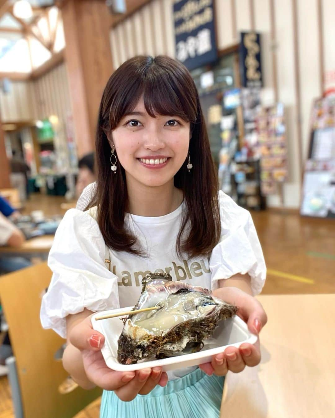 内田有香さんのインスタグラム写真 - (内田有香Instagram)「「岩牡蠣」🐚 牡蠣の旬といえば冬のイメージですが、真牡蠣と異なり岩牡蠣は夏に旬を迎えます。  秋田県の象潟（きさかた）は名産地  夏に楽しめる岩牡蠣は粒が大きく、プリプリで味も濃厚！   東京にいる時から、各地お取り寄せで食べていました🤤 旬を楽しんでくださいね😊  #岩牡蠣 #にかほ市 #にかほっと #アナウンサー」7月25日 22時02分 - yuuka_uchida_