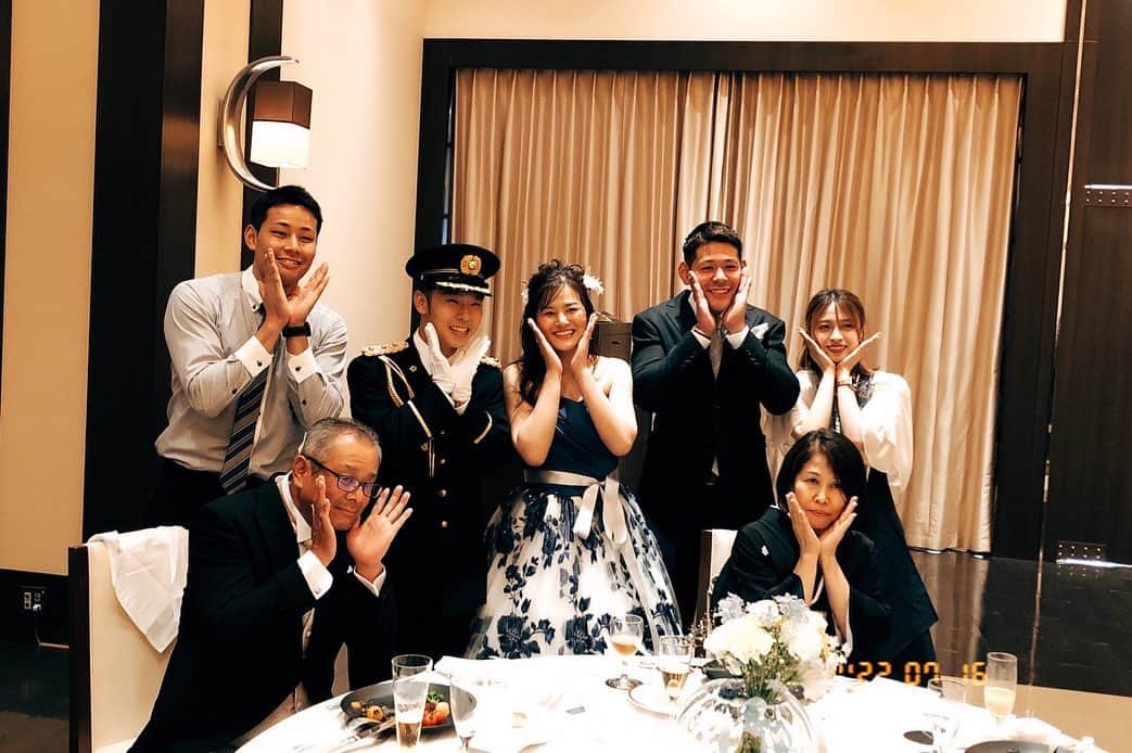 徳田廉之助のインスタグラム：「. 結婚おめでとう👰‍♀️🤵‍♂️👮 感動しました！ 残すは僕だけになりました😇」