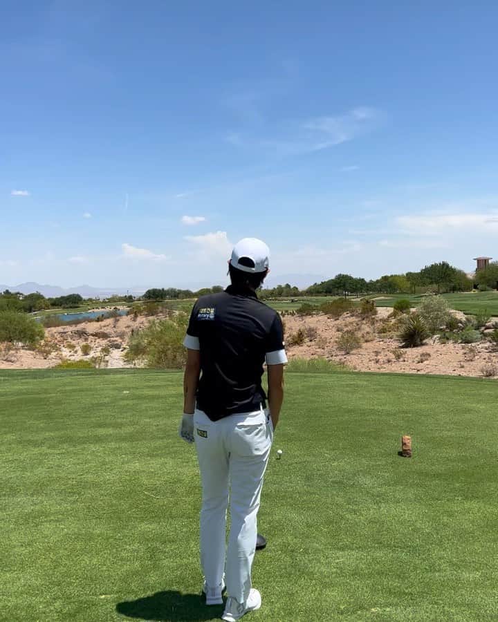 チェ・ナヨンのインスタグラム：「10일동안 연습 1도 안하고 topgolf만 쳤는데 ….  그래도 뭐 시합 때 긴장하고 치는 스윙보다는 낫네  #참나  웃기네 골프 🤪 베가스는 38도🥵」