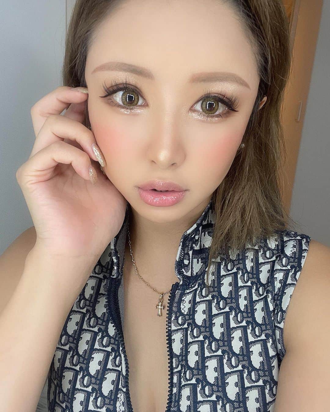藤咲ひなたのインスタグラム：「ぷにっぷにっぷにっこﾌﾟﾆ  そろそろ私の夏休みスタートしたい。笑笑 毎日きゃっきゃっ言って遊びたいよーう😂  あーそーぼ💓」