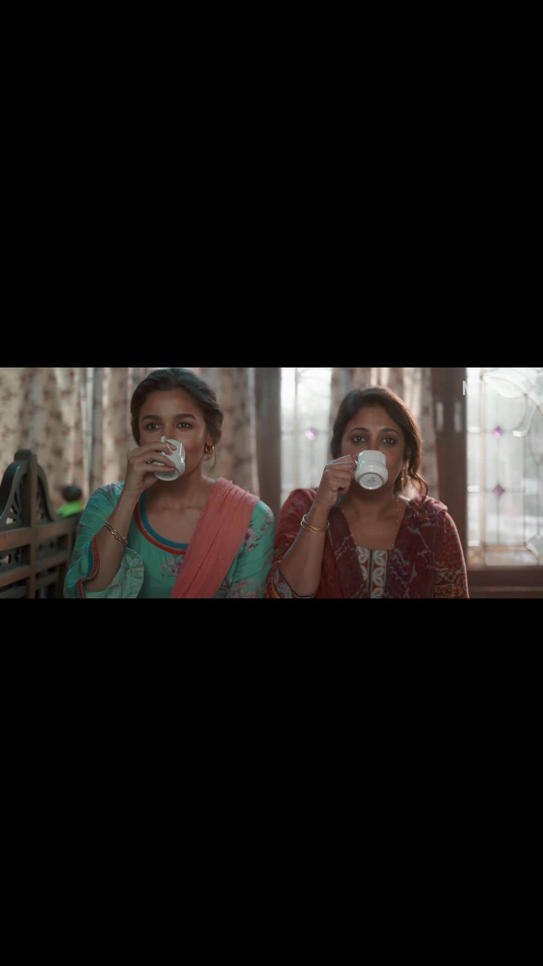 アリア・バットのインスタグラム：「My first film as a producer!!!  So excited nervous thrilled emotional to share it with you!!!!   DARLINGS TRAILER OUT NOW!」