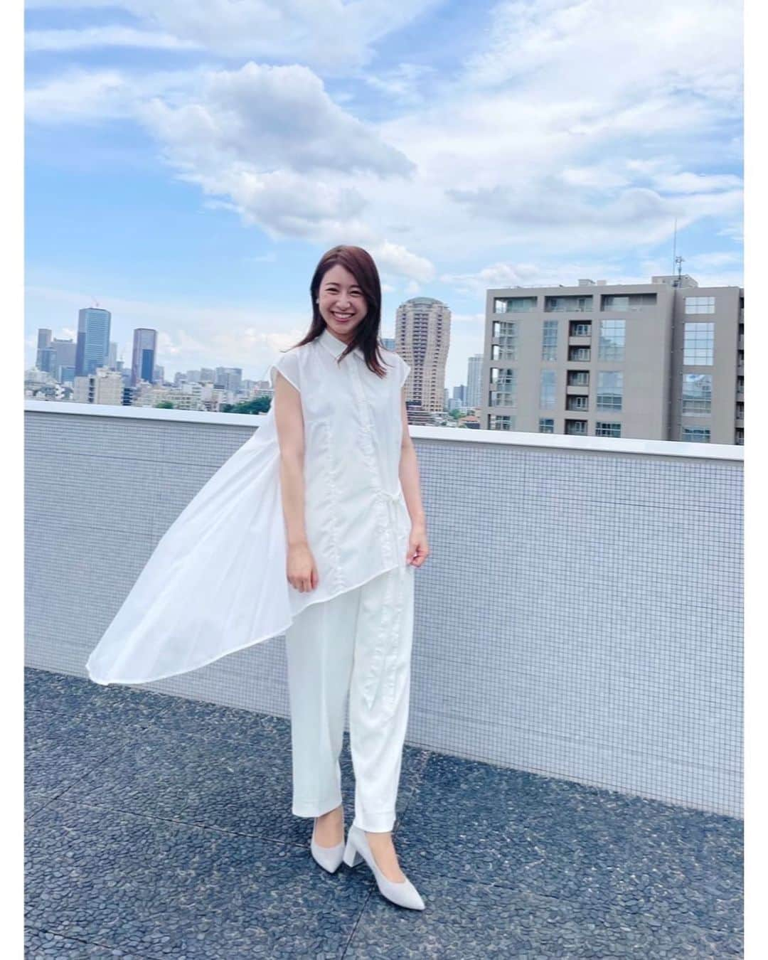 林美沙希さんのインスタグラム写真 - (林美沙希Instagram)「. はぷにんぐ👻  #衣装 #ootd #屋上 #空 #ワントーンコーデ #パンツコーデ」7月25日 15時32分 - misaki0hayashi