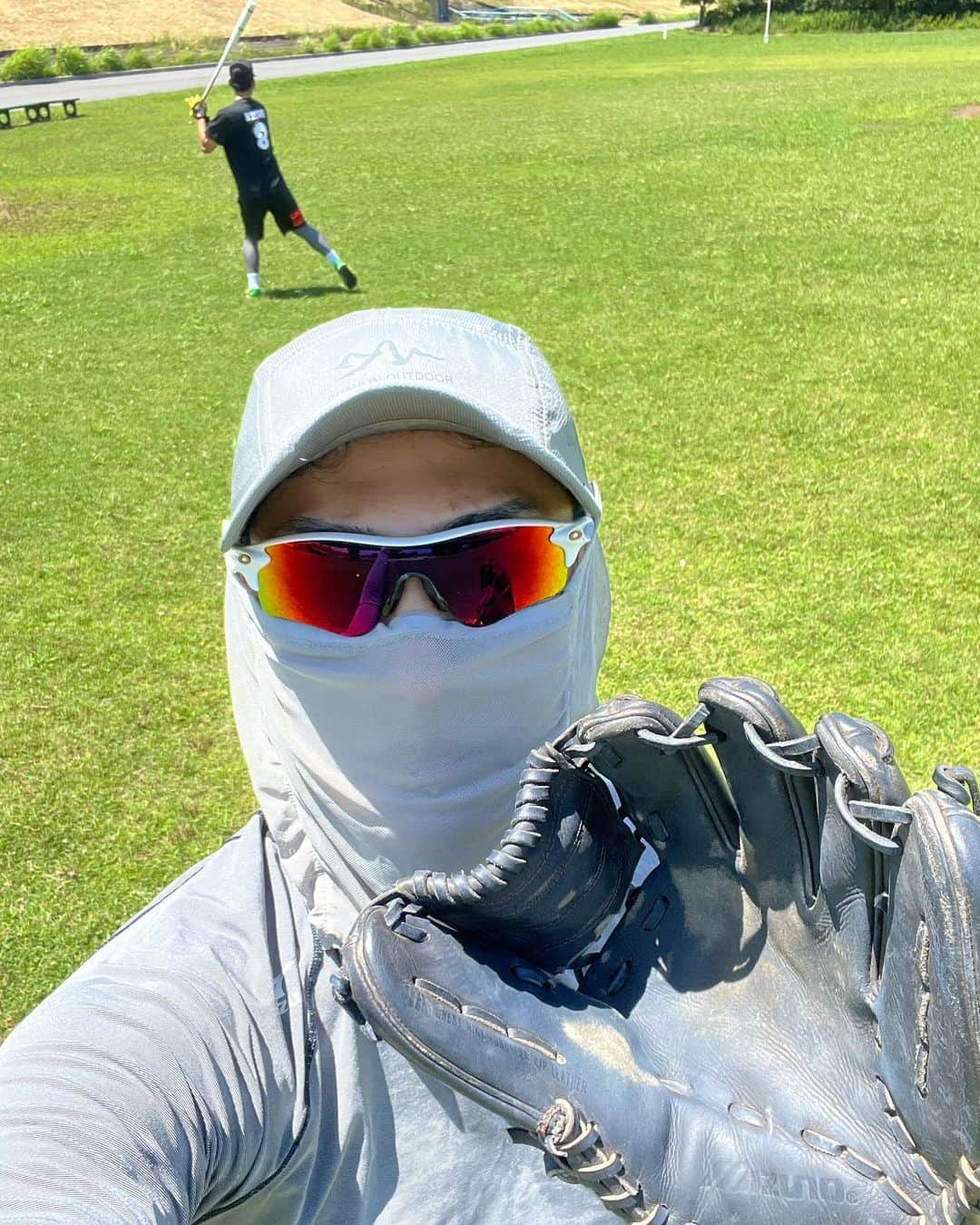 樽美酒研二さんのインスタグラム写真 - (樽美酒研二Instagram)「河川敷で野球しています⚾️野球たのしぃ😆✨､､にしても暑い🥵水分水分⚠️🍉✨ 今日もあと少しです！ お互い頑張りましょー👋🍧✨」7月25日 15時58分 - ketsu.no.kamisama