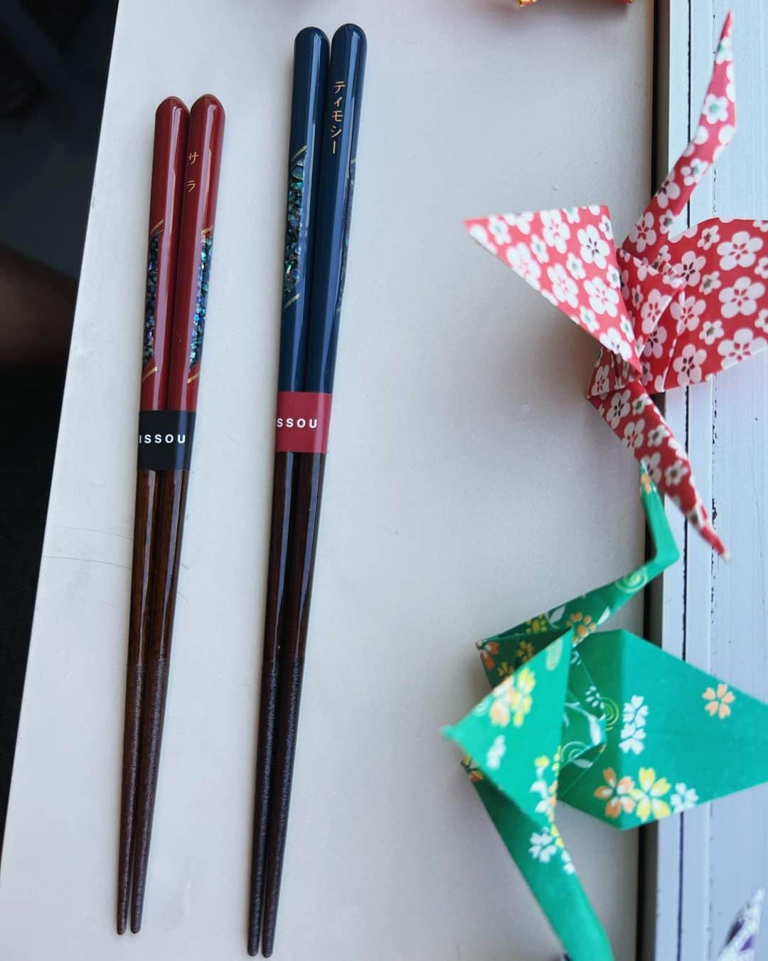 ティモシー・ドレンスキーのインスタグラム：「Thank you @iamriyaco and @mmh__626 for Sarah and I’s beautiful chopsticks! We will treasure them forever!」