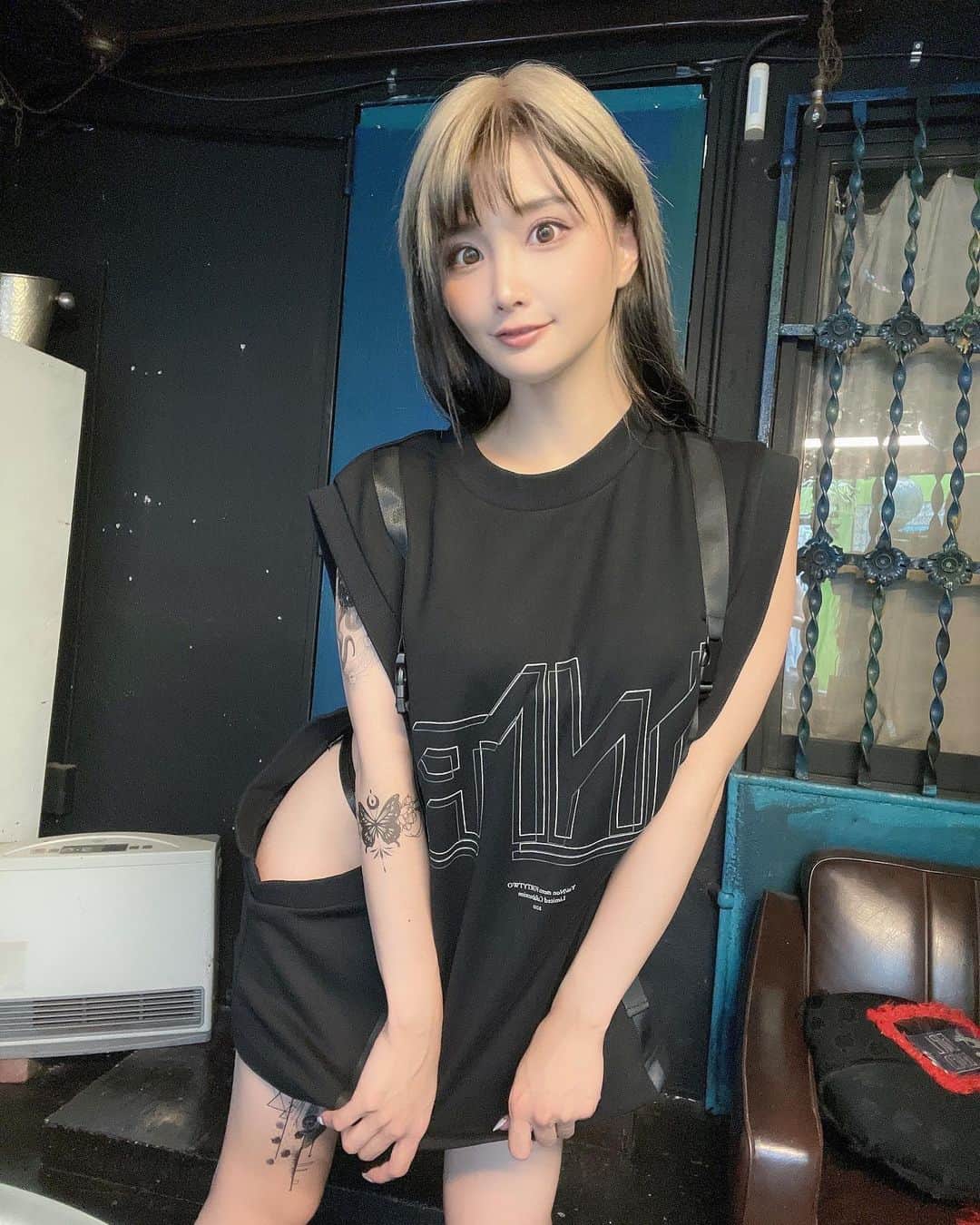 赤羽もものインスタグラム：「左にスライドしてみてね🤭   #これがこう  #撮影会  #ストリートファッション  #ブラックコーデ」