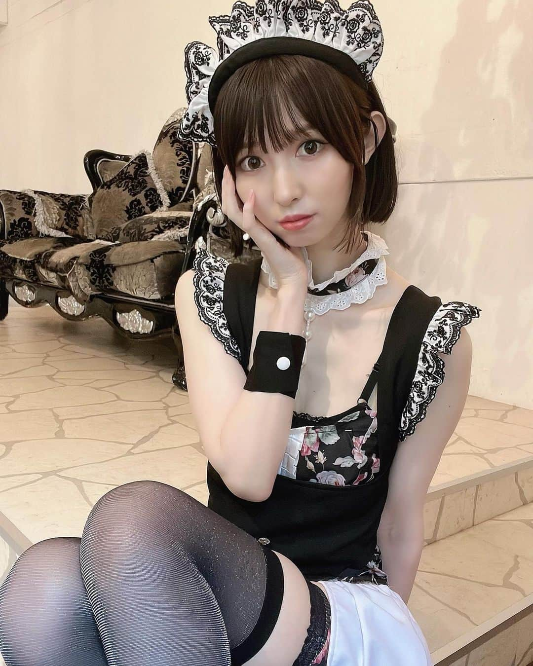 璃波のインスタグラム：「ロゼメイド🥀  高級感あってデザインがとても可愛い衣装でした🐈‍⬛🖤  #ロゼメイド #メタモルスペル #メイド #メイド服 #肩出し #撮影会 #撮影会モデル #maid #maidcosplay #cosplay #costume #japanesegirl #photooftheday #selfie #followme #follow #love #instagood #메이드 #코스프레 #셀카 #촬영 #인물 #좋아요환영 #コスプレ #コスプレイヤー #璃波」