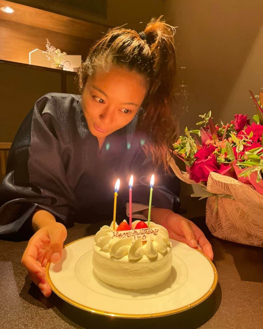 脇田恵子のインスタグラム：「お誕生日おめでとうわたし🎉 30歳になりました🦁  愛で溢れる世界にしていくぞーっ  コロナで人と人のパーソナルスペースが気になるご時世だけども  ご縁を更に大切に感じれる ありがたい日々に繋がっていきますよーに  @rie0723  @sow_cal  おめでとう私たち🎉  獅子座の皆さんおめでとう㊗️」