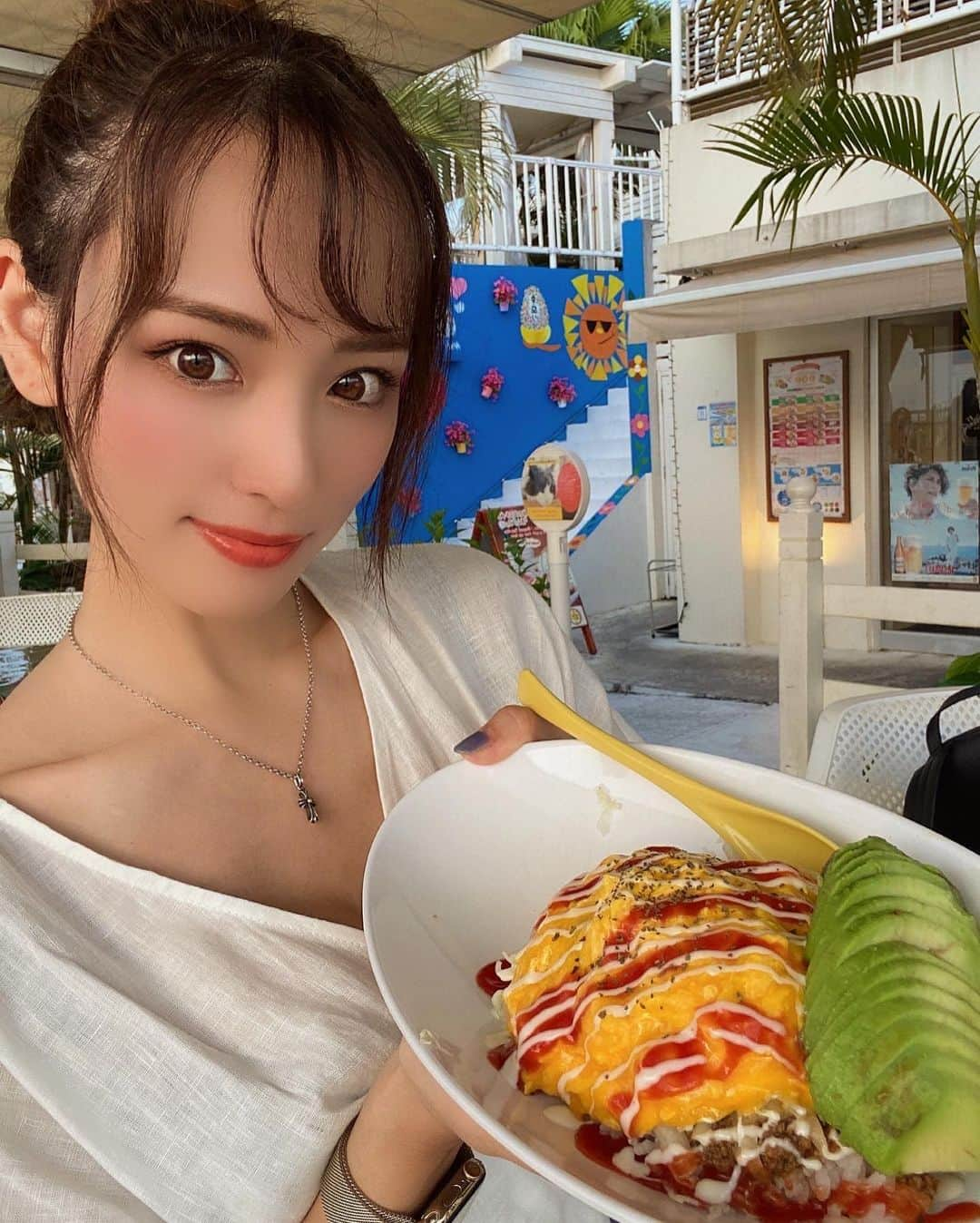 中尾みほさんのインスタグラム写真 - (中尾みほInstagram)「・ 沖縄に来たら必ず食べる タコライス😋💕 美味しかったぁ！！ ・ #タコライス#沖縄 #ウミカジテラス」7月25日 18時43分 - mihochan18