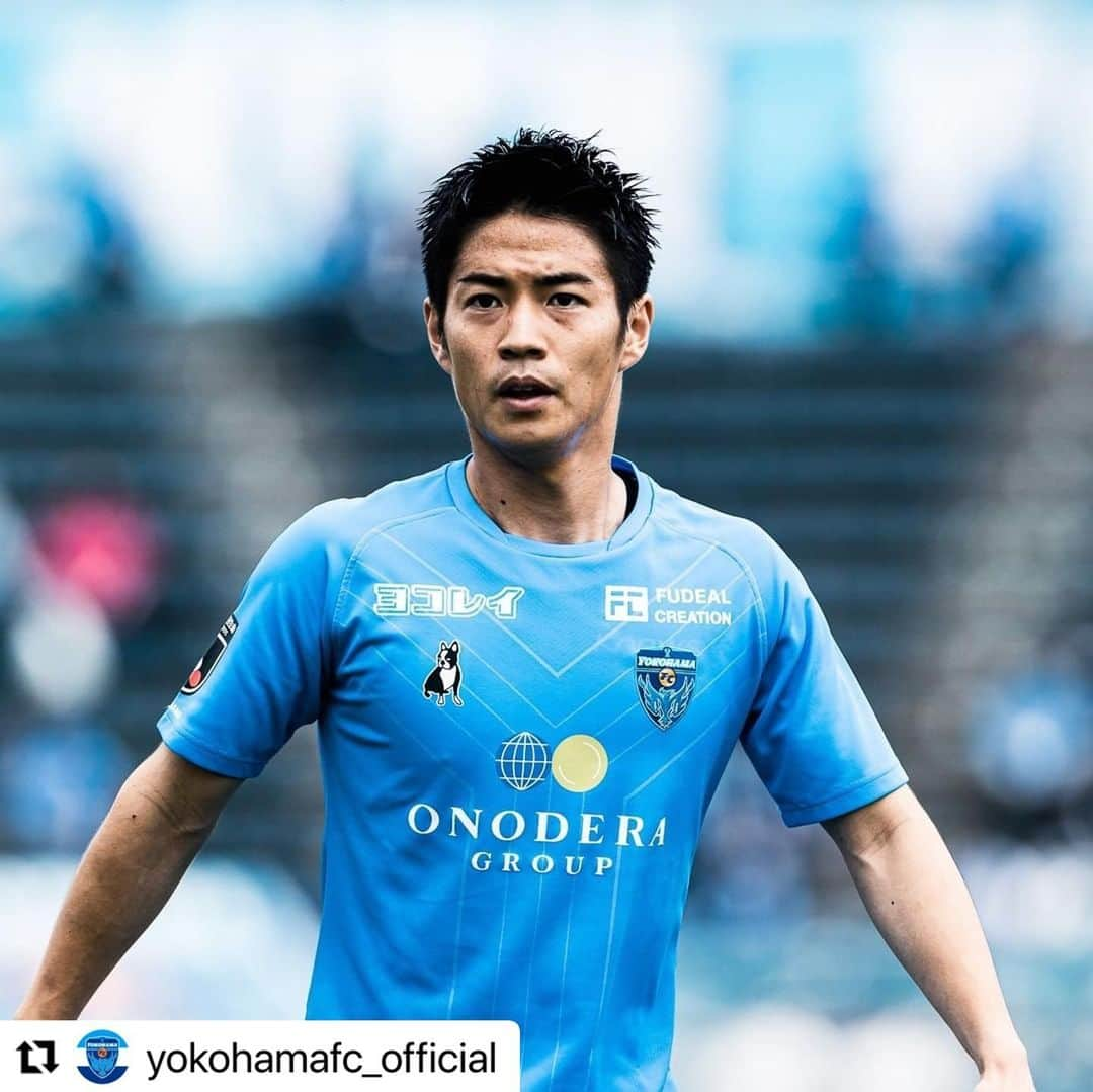 手塚康平のインスタグラム：「ありがとうございました！  #Repost @yokohamafc_official with @use.repost ・・・ #手塚康平 (@kohei_tezuka )選手が #サガン鳥栖 へ完全移籍することが決定しました。  正確なボールコントロールや多彩な球種のキックなどそのプレースタイルはまさにエレガント。攻撃の起点として多くのチャンスを演出してくれました。  またピッチで会える日まで。ありがとう！  「横浜FCファン・サポーターのみなさま。 この度、サガン鳥栖に完全移籍する事になりました。J1復帰に向けてチームが頑張っている中での移籍にとても迷いましたが、短いサッカー人生の中でより成長するために、この決断をさせていただきました。横浜FCで過ごした、この2年半は僕にとってかけがえのない経験であり、チームメイト、ファン・サポーターの皆さんと共に戦ったことは、僕にとっての誇りです。コロナ禍で声が出せない応援でしたが、皆さんの思いは、僕の所までちゃんと届いていて、とても嬉しかったです。僕はチームを去りますが、横浜FCならＪ１復帰ができると信じていますし、応援しています。また、ピッチでお会いしましょう！2年半ありがとうございました！」  #yokohamafc #横浜FC #HAMABLUE #JLEAGUE #Jリーグ #J2リーグ #明治安田生命J2リーグ #ニッパツ三ツ沢球技場」