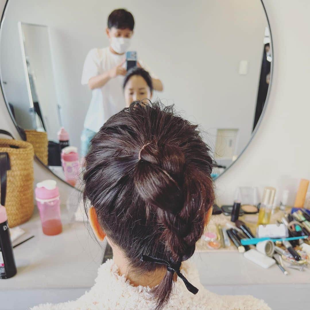 内田恭子さんのインスタグラム写真 - (内田恭子Instagram)「今日も暑かったですね！  朝からいっぱいで、今ようやく一息。 あー、夜ご飯作るの面倒くさい〜。でもボーイズにとうもろこしご飯作る約束しちゃったから、頑張るか。  髪が伸びて、今日はたけちゃんがこんなアレンジ。  さて、ご飯作るよ❗️  #ヘアスタイル #braid #hairstyle #ヘアアレンジ #内田恭子 #kyokouchida」7月25日 18時47分 - kyoko.uchida.official