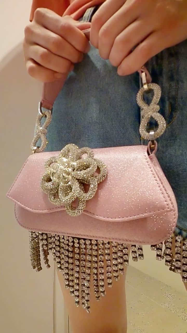 Harrodsのインスタグラム：「In the wonderful world of Mach & Mach, there’s no such thing as too much sparkle...   Find #MachAndMach in Advanced International on the First Floor and Shoe Heaven on the Fifth Floor, at harrods.com and through our Personal Shopping service.   #Harrods #HarrodsFashion」
