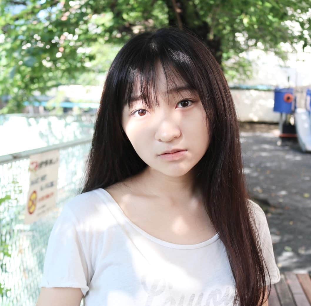 前野えまさんのインスタグラム写真 - (前野えまInstagram)「おはようございます！ 今週も頑張ります！ ・ ・ #おはようございます  #朝の挨拶  #今週も頑張ろう  #素顔  #19歳 #ポートレート   #goodmorning  #nature #naturalskin #naturephotography  #nineteen  #girlportrait #actress #actor #girl #photography #portrait #japanesegirl #portraitphotography #daily_phot_jpn #japan_daytime_view」7月26日 7時28分 - maeno_ema