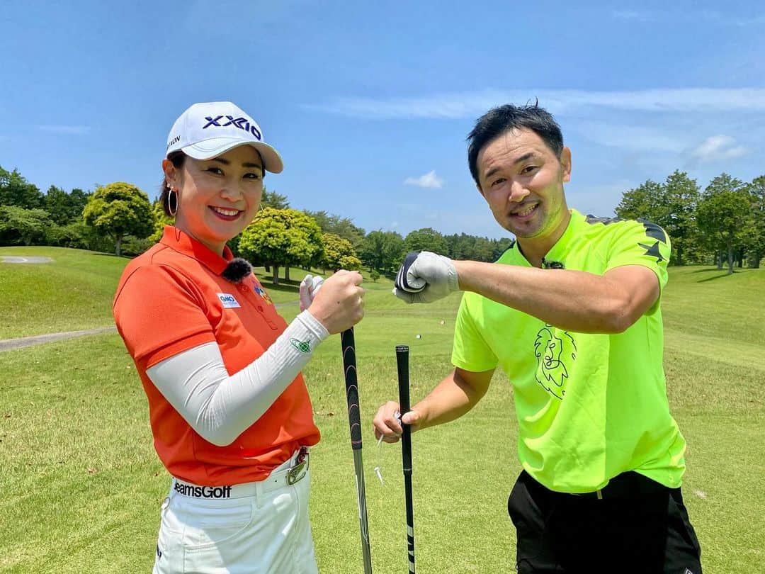 山中慎介のインスタグラム：「YouTube公開しました。  今回は、古閑美保さんとゴルフ対決！  是非ご覧ください。  #shinsukeyamanaka #山中慎介 #古閑美保 さん #golf #uuumgolf」
