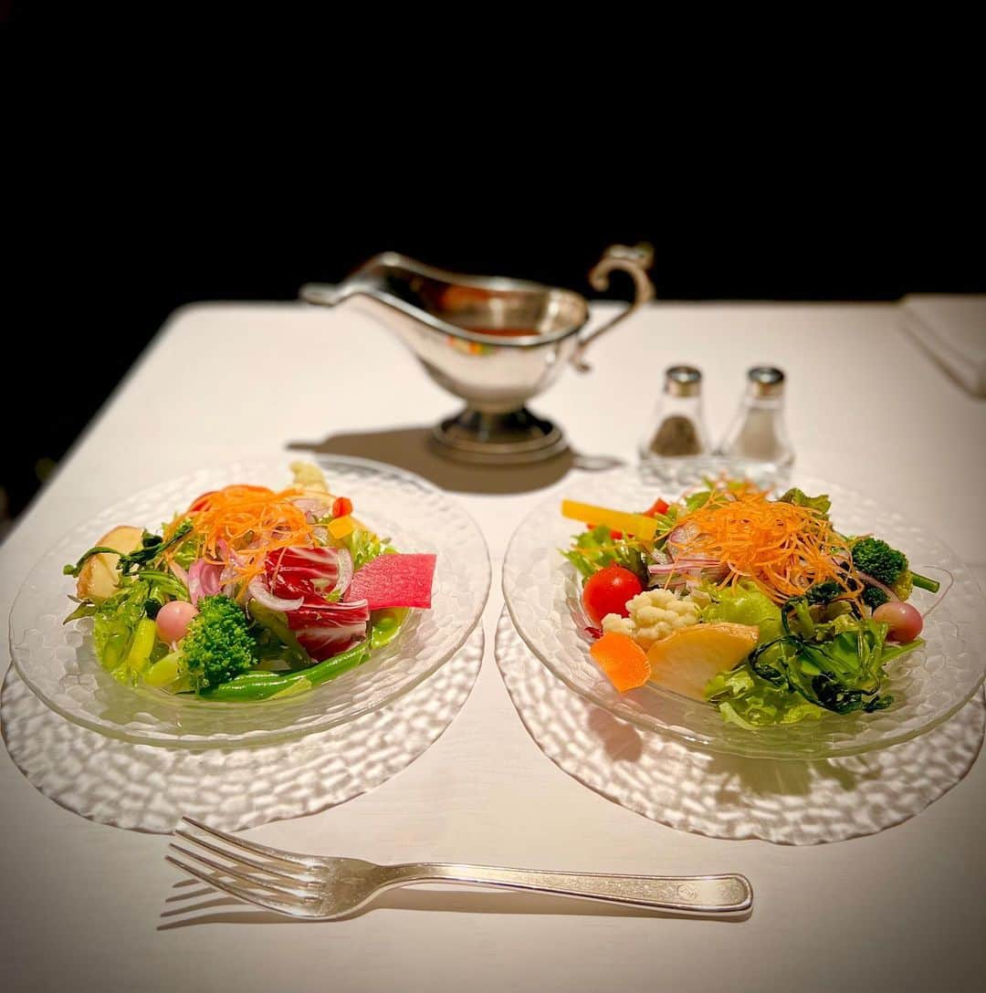 氷川きよしさんのインスタグラム写真 - (氷川きよしInstagram)「今夜の夕飯。  野菜サラダが大好き。 🥦🥬🍆🧅🍅🫑🥑🥕  by Kiina  #氷川きよし #hikawakiyoshi #kii #kiina #kiinatural #キヨラー」7月25日 23時13分 - hikawa_kiyoshi_official