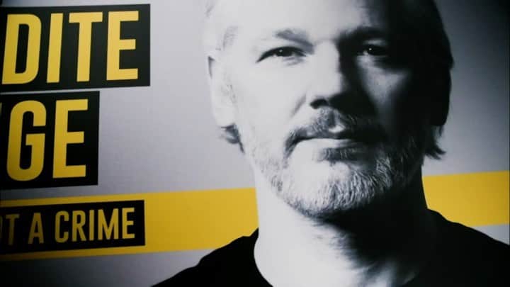 艾未未のインスタグラム：「Release Julian Assange, defend freedom of press.  @IthakaMovie  https://ithaka.movie/watch-the-film-gb/」