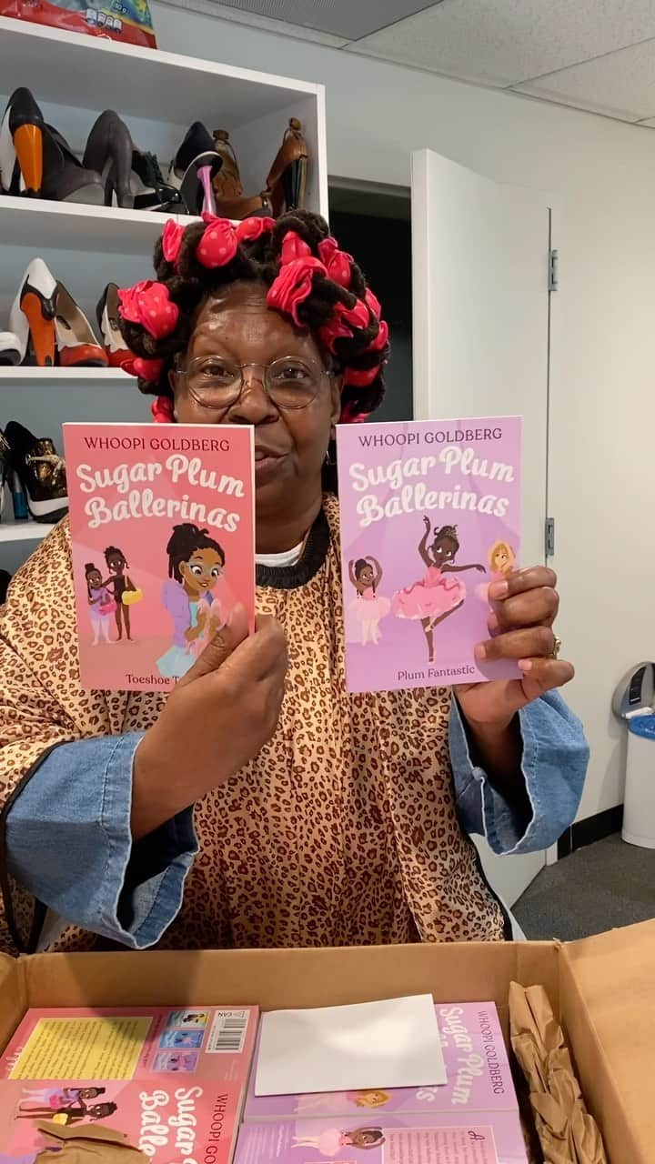 ウーピー・ゴールドバーグのインスタグラム：「My rereleased my Sugar Plum Ballerinas books have arrived. Very exciting!  Thank you @littlebrownyoungreaders   #sugarplumballerinas #booklovers」