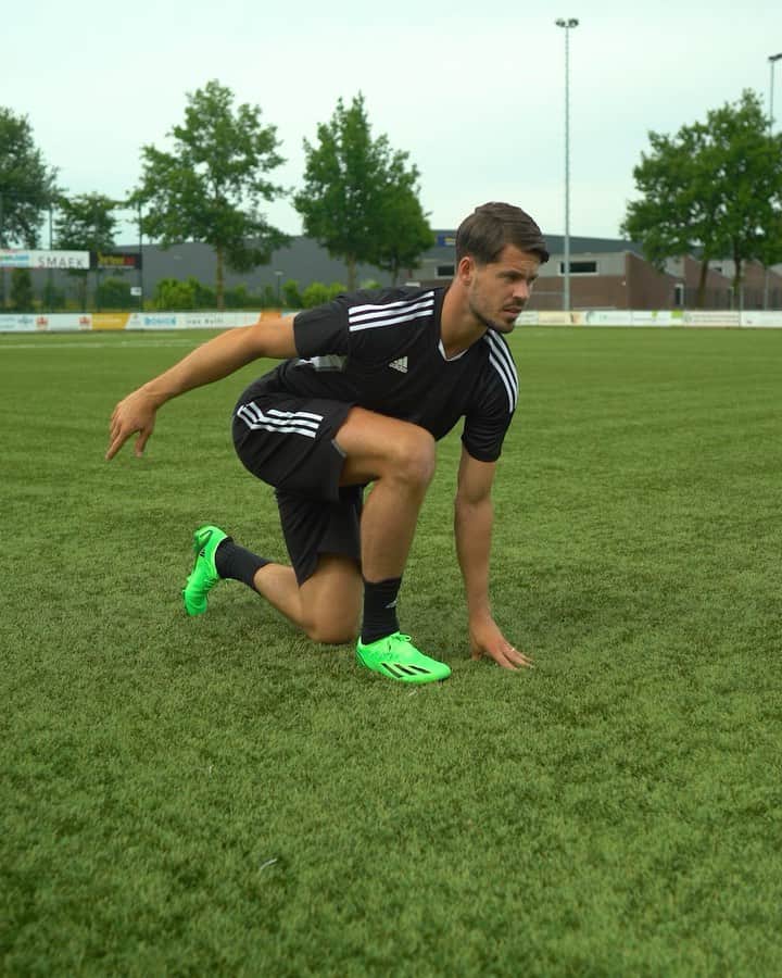 マルコ・ファン・ヒンケルのインスタグラム：「New season, faster boots 🔋 @adidasfootball #XSpeedportal #createdwithadidas」