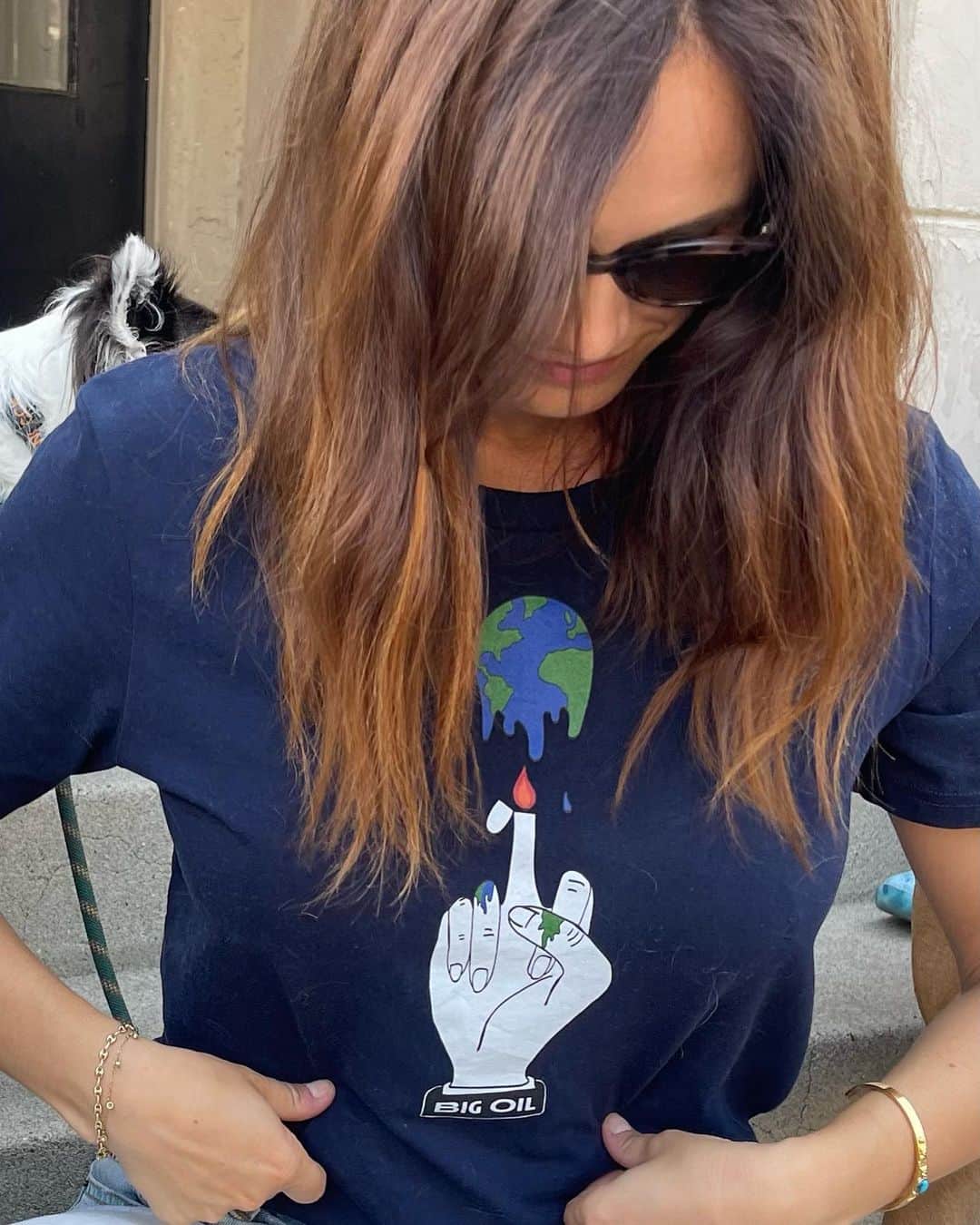 Leslie Camila-Roseのインスタグラム：「💚 Friendly reminder 💚 Fossil fuel companies are setting our world on fire… with OUR MONEY.   “Just 100 companies have been the source of more than 70% of the world’s greenhouse gas emissions since 1988, according to a new report. The Carbon Majors Report “pinpoints how a relatively small set of fossil fuel producers may hold the key to systemic change on carbon emissions,” says Pedro Faria, technical director at environmental non-profit CDP, which published the report in collaboration with the Climate Accountability Institute. (…)  ExxonMobil, Shell, BP, Total and Chevron are identified as among the highest emitting investor-owned companies since 1988. If fossil fuels continue to be extracted at the same rate over the next 28 years as they were between 1988 and 2017, says the report, global average temperatures would be on course to rise by 4C by the end of the century. This is likely to have catastrophic consequences including substantial species extinction and global food scarcity risks. While companies have a huge role to play in driving climate change, says Faria, the barrier is the “absolute tension” between short-term profitability and the urgent need to reduce emissions.”  🌎 We need urgent effective policies and honest accountable politicians. The climate crisis is a systemic crisis. Most social and geopolitical issues are linked to the causes of climate change: corporate greed, corruption, limitless consumerism sucking up ressources, human exploitation, patriarchal domination, international political intimidation… etc  ✨Our first step is to stop extracting and burning fossil files, coal and gas.  🤗 WHAT CAN WE DO AS CITIZENS? As we know, our capitalist system relies on a very simple fact: no money, no investment, no project.  The most urgent & effective action, anyone one of us can do, is to divest our money from banks investing in these fossil fuel companies now! Our money fuels their business. (No pun intended).  Wanna find out if your money is being invested in fossil fuels? Check this link :   💚 https://bank.green/   We vote with our money everyday. Vote now  #stopfossilfuels #stopeacop #stopoildrilling #developcleanenergy #divestfromfossilfuels」