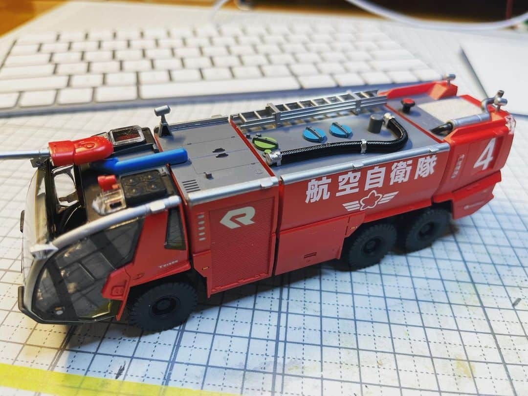 成毛眞のインスタグラム：「#ハセガワ　#ローゼンバウアー　パンサー　6X6 空港用化学消防車　1/72 #プラモデル」