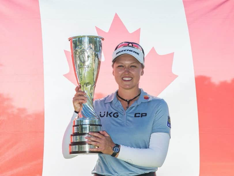 ブルック・ヘンダーソンのインスタグラム：「Major Champ! 😁 Extremely happy and grateful to win @evianchamp ! 🇫🇷   Thanks everyone for your love and support 🥰  Thanks be to God. 🙏🏻❤️  #MajorChampion」