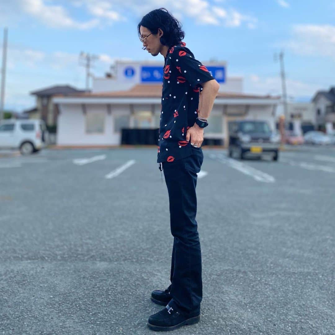 tetsuya togashiのインスタグラム：「🎱🎱🎱🎱🎱 横からのシルエット良き。 ‍‍ ☑︎shirt #alohablossom ☑︎bottom #levis517 ☑︎loafer #salvatoreferragamo ☑︎watch #gshock #stussy ☑︎sunglasses #cazal ☑︎accessory #tiffanyandco ‍ ‍」