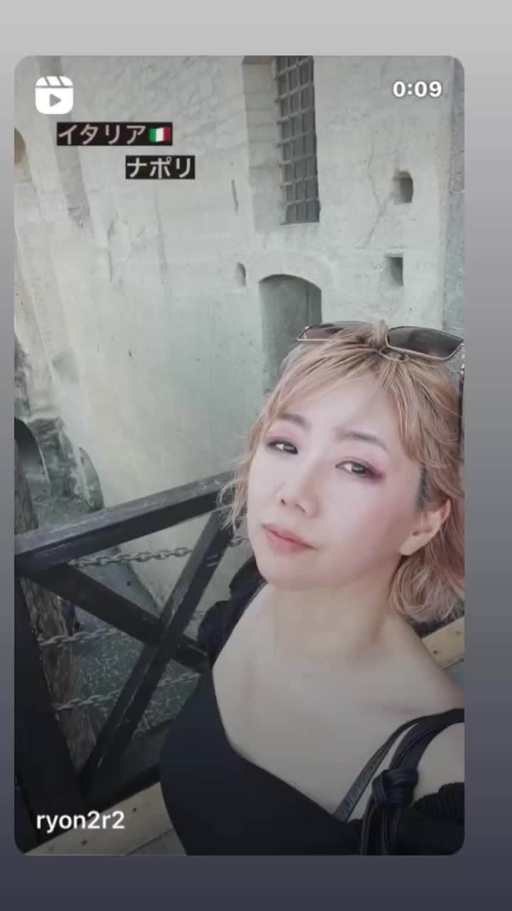 RYONRYON.のインスタグラム：「ナポリへ行きました。  凄く明るくて素敵な街でした！  歌みた ちょっと前にナポリを歌ってみたので こちらの映像と合わせて みまーす！」