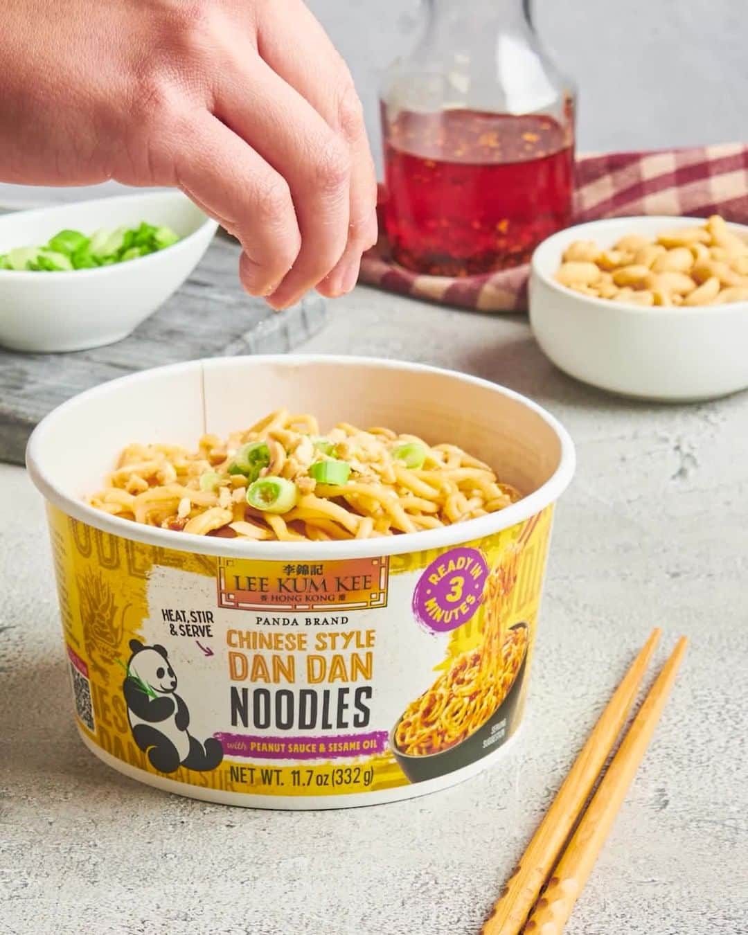 Lee Kum Kee USA（李錦記）のインスタグラム：「Lee Kum Kee Panda Brand Chinese Style Dan Dan Noodles are a must for your pantry! Enjoy these tasty noodles for a quick lunch or mid-afternoon pick-me-up throughout the week. Don’t forget to top with crushed peanuts for some extra crunch!」