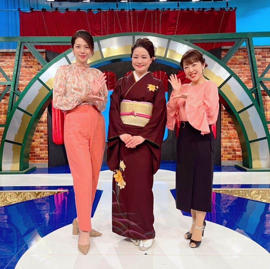 吉岡美穂のインスタグラム：「🎤カラオケ大賞🎤  今週のゲストは竹川美子さんです🎤  〜お知らせ〜  カラオケ大賞🎤のYouTubeが始まりました👏😄 エリア外だった皆さまにもご覧いただけるようになりましたので是非YouTubeでも視聴、番組登録お願いいたします^^そして、カラオケ好きな全国の学生や子供達、もう少しで夏休みです！ 是非力試しに千葉テレビカラオケ大賞チャレンジにいらして下さいね！年齢問わず沢山の方々のご参加もお待ちしております！  毎週月曜 20:00～20:55／水曜 8:00～8:55(再)  ゲスト審査員 #松川秀幸　先生  審査員長 #伊戸のりお　先生  #カラオケ大賞 #千葉テレビ #山口ひろみ　さん #吉岡美穂 #千葉テレビ長寿番組 #カラオケ大賞YouTube #演歌  #演歌歌手になりたい #歌が上手くなりたい  #カラオケ  #ちば  #竹川美子　さん」