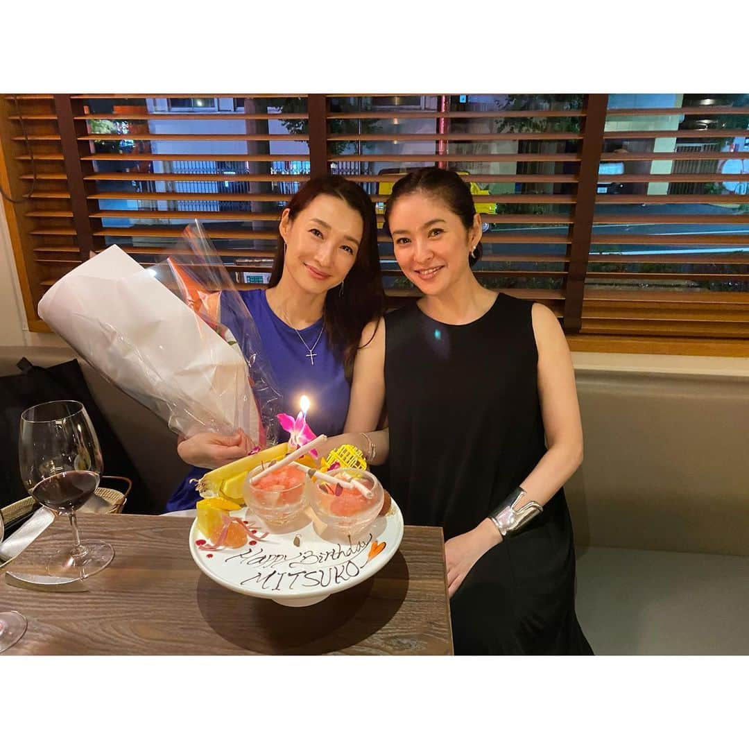 秋本祐希のインスタグラム：「麗しのみつこはん✨ Birthday eveを2人で🍴🥂 凛として 美しく 食べっぷりも呑みっぷりもよくて この見た目とのギャップ激しめな おもろい人 そんなあなたが好きよ❤︎ Happy birthday👑 さらにさらに 良き日々をね❤️ #birthday #happy #friend」