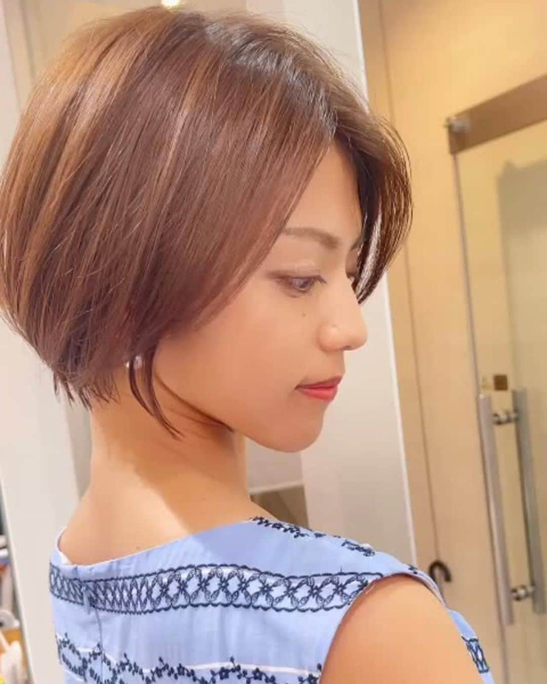 加納永美子さんのインスタグラム写真 - (加納永美子Instagram)「＿＿＿＿＿＿＿＿＿＿＿＿＿＿ 7月初旬の話だけど💇‍♀️  夏にショートだととっても楽だな〜🌞🌴🌺✨ 今はショートボブを目指してるんだけど、ショートボブにたどり着くまでも毎回いい感じに仕上げて貰ってます！！  @tluus_inagaki.h  いつもありがとうございます☺️  #ショートカット #ショート #大阪美容室 #梅田美容室 #梅田ショートヘア #大阪ショートヘア #ショートヘアカタログ #ショートヘア女子 #ショート女子 #ショートヘア大阪 #ショート大阪 #ショートスタイリング #ショートスタイル #関西モデル #タレント #リポーター #サロンモデル」7月26日 11時43分 - emiko_s2