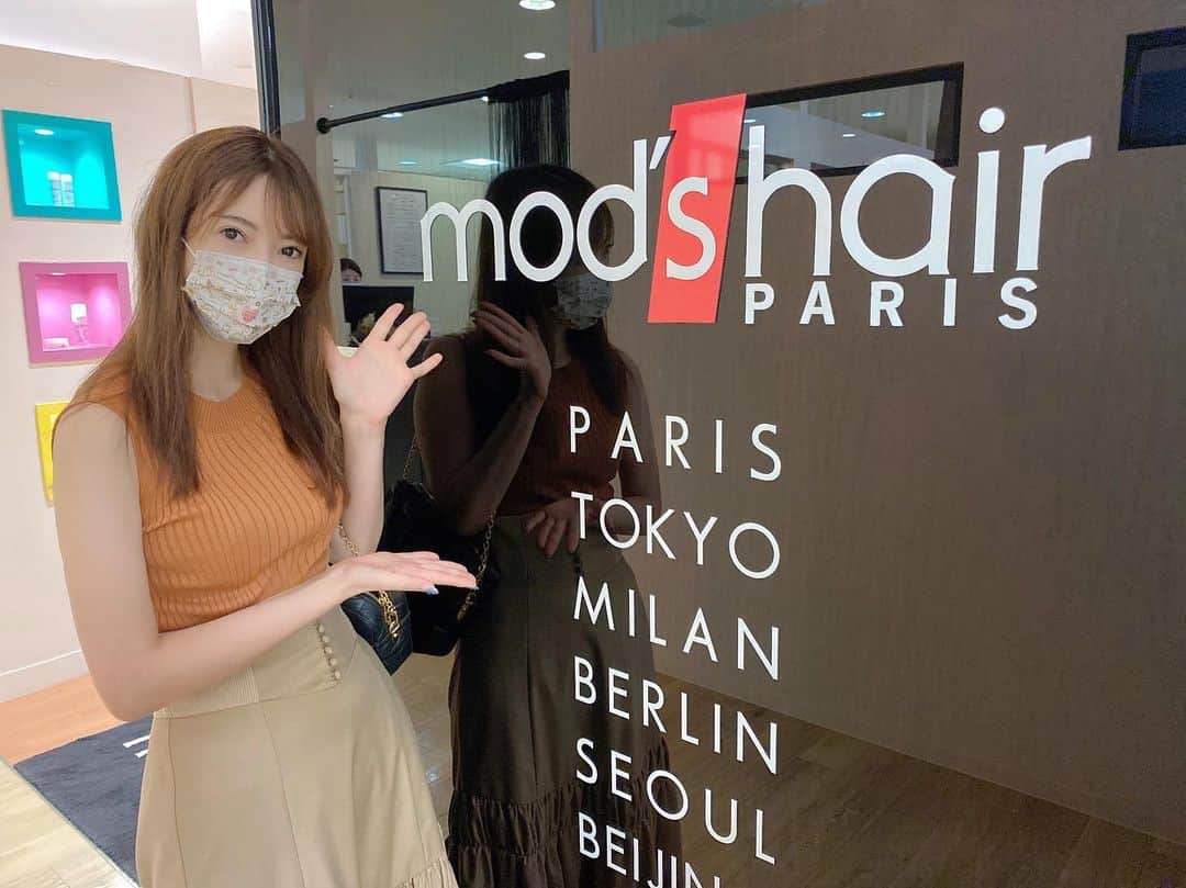 波多野結衣さんのインスタグラム写真 - (波多野結衣Instagram)「定期的にまつ毛のメンテナンスをしにmod's hair銀座店さんのアイラッシュへ(@mods_eyebeauty )👀✨  今回もまつエクを担当のなるみちゃん(@paenmig0618 )につけてもらいに行きました🏃‍♂💓  夏なので明るめのカラーも入れてもらったよ〜🥰  持ちもいいし、1本ずつ丁寧に付けてくれるので仕上がりもいつも大満足😊🌈  ありがとう御座いました🥺⭐ . . #モッズヘア銀座 #アイラッシュ  #eyelashes #まつエク #睫毛  #ぱっちり  #波多野結衣 #波多野结衣」7月26日 12時28分 - hatachan524