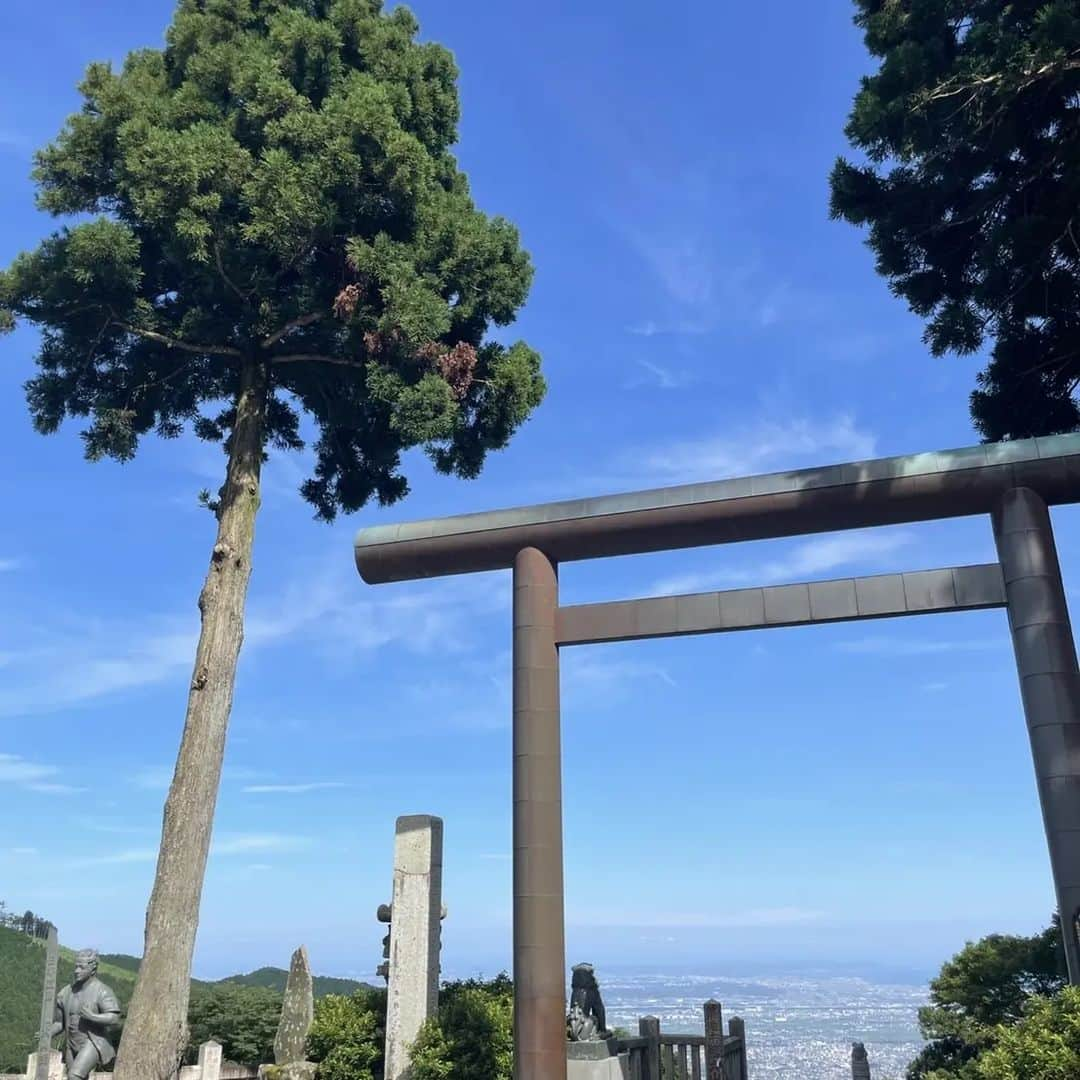 角川慶子さんのインスタグラム写真 - (角川慶子Instagram)「エスパー小林さんと行くパワスポ会に家族で参加しました。 ここまでのパワスポは初めてでした。 からだの不調も無くなり、力がみなぎっています。 ここと双璧なのは黒又山くらいしかないかも。 とにかく、感動レベル。 大山豆腐も美味しかったなぁ。」7月26日 15時09分 - keikokadokawa