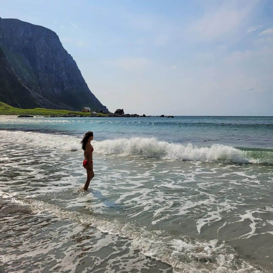 アンネ・リネ・ヤシェムのインスタグラム：「Alltid like fint å gå på tur i Vestlandet⛰️🌊」